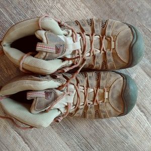 KEEN womens hiking boots size 8.5